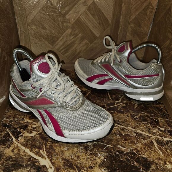 Reebok women's easytone toning  walking shoe size 7.         031 - Picture 1 of 10